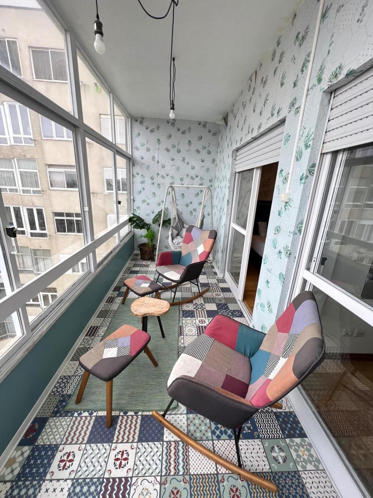 Cozy Apartment In Central Almada W Swing Chairs Kültér fotó
