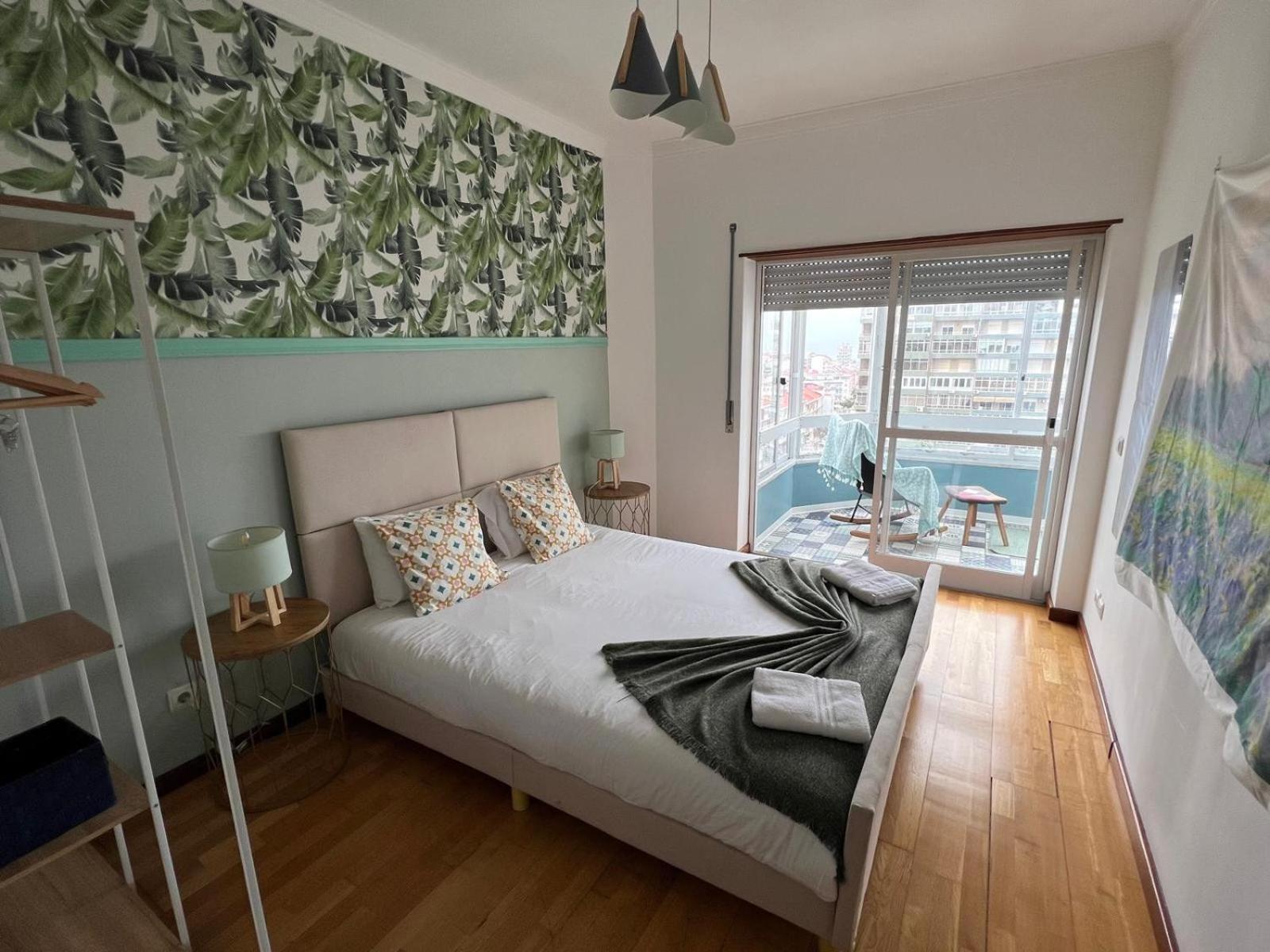 Cozy Apartment In Central Almada W Swing Chairs Kültér fotó